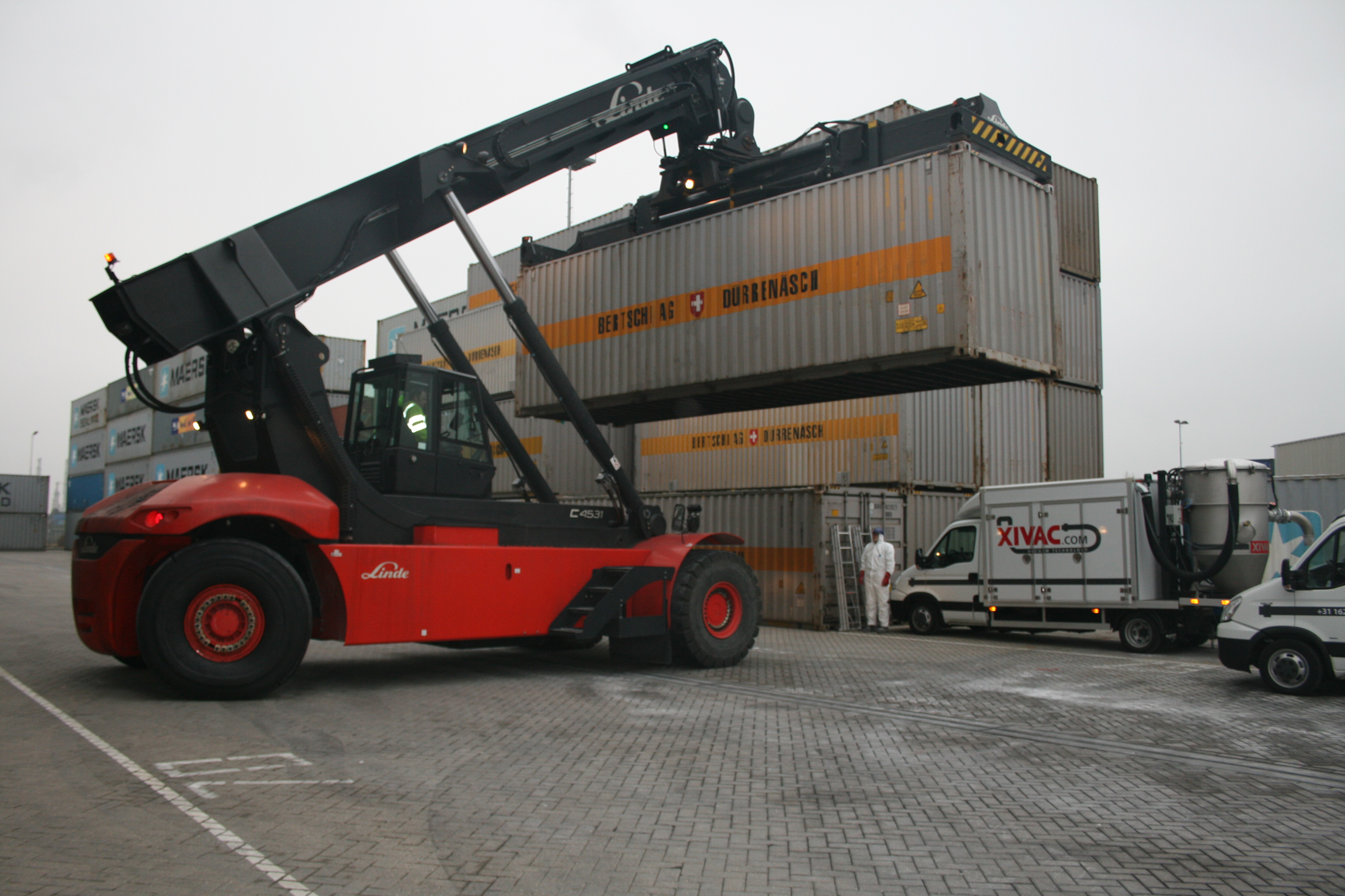 verladen van beschadigde containers rotterdam